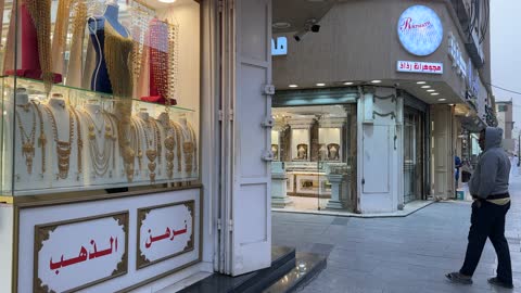 المجوهرات والاكسسوارات فى سوق الحب في الدمام بالمنطقة الشرقية، المملكة العربية السعودية، التراث الثقافي والتجارة التقليدية ، اكشاك الطعام المختلفة،  المحلات والبضائع المحلية التجارية