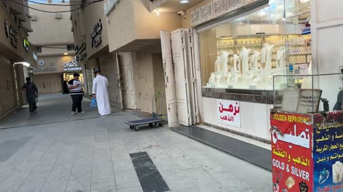 المجوهرات والاكسسوارات فى سوق الحب في الدمام بالمنطقة الشرقية، المملكة العربية السعودية، التراث الثقافي والتجارة التقليدية ، اكشاك الطعام المختلفة،  المحلات والبضائع المحلية التجارية