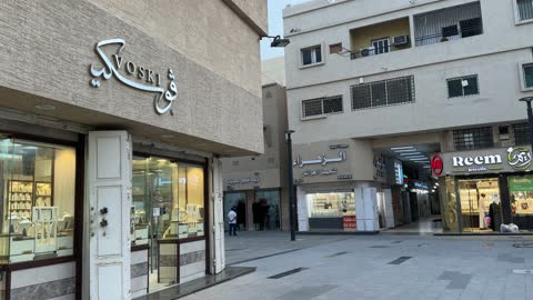 المجوهرات والاكسسوارات فى سوق الحب في الدمام بالمنطقة الشرقية، المملكة العربية السعودية، التراث الثقافي والتجارة التقليدية ، اكشاك الطعام المختلفة،  المحلات والبضائع المحلية التجارية