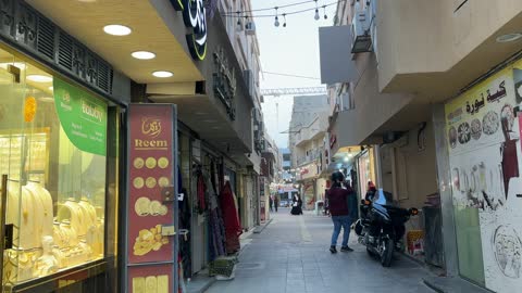 المجوهرات والاكسسوارات فى سوق الحب في الدمام بالمنطقة الشرقية، المملكة العربية السعودية، التراث الثقافي والتجارة التقليدية ، اكشاك الطعام المختلفة،  المحلات والبضائع المحلية التجارية