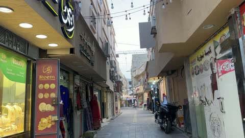 المجوهرات والاكسسوارات فى سوق الحب في الدمام بالمنطقة الشرقية، المملكة العربية السعودية، التراث الثقافي والتجارة التقليدية ، اكشاك الطعام المختلفة،  المحلات والبضائع المحلية التجارية