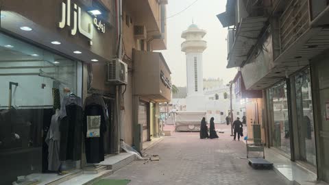 المحلات والبضائع المحلية التجارية  فى سوق الحب في الدمام بالمنطقة الشرقية، المملكة العربية السعودية، التراث الثقافي والتجارة التقليدية ، اكشاك الطعام المختلفة