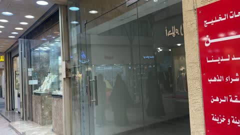 المحلات والبضائع المحلية التجارية  فى سوق الحب في الدمام بالمنطقة الشرقية، المملكة العربية السعودية، التراث الثقافي والتجارة التقليدية ، اكشاك الطعام المختلفة