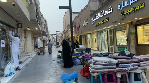 المحلات والبضائع المحلية التجارية  فى سوق الحب في الدمام بالمنطقة الشرقية، المملكة العربية السعودية، التراث الثقافي والتجارة التقليدية ، اكشاك الطعام المختلفة