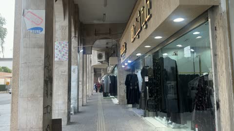 الملابس والعبايات فى سوق الحب في الدمام بالمنطقة الشرقية، المملكة العربية السعودية، التراث الثقافي والتجارة التقليدية ، المحلات والبضائع المحلية التجارية، اكشاك الطعام المختلفة