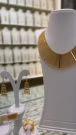 المجوهرات والاكسسوارات فى سوق الحب في الدمام بالمنطقة الشرقية، المملكة العربية السعودية، التراث الثقافي والتجارة التقليدية ،  المحلات والبضائع المحلية التجارية ،اكشاك الطعام المختلفة