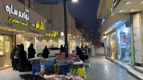 المجوهرات والاكسسوارات فى سوق الحب في الدمام بالمنطقة الشرقية، المملكة العربية السعودية، التراث الثقافي والتجارة التقليدية ،  المحلات والبضائع المحلية التجارية ،اكشاك الطعام المختلفة