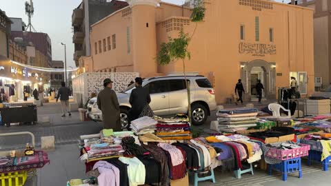 جامع بويشت فى مدخل سوق الحب في الدمام بالمنطقة الشرقية، المملكة العربية السعودية، التراث الثقافي والتجارة التقليدية ، المحلات والبضائع المحلية التجارية ،اكشاك الطعام المختلفة