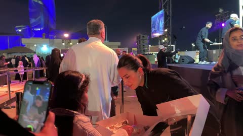 عرض غنائي فى مهرجان للطعام فى حدائق إثراء الخارجية بالظهران، الشرقية ، المملكة العربية السعودية، يوم 28 من ديسمبر 2025 ،أجواء عائلية وترفيهية،  جلسات خارجية ممتعه،  تجربة ترفيهية وتعليمية، مطاعم دولية ومحلية