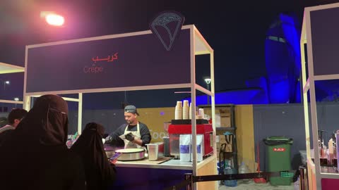 مطاعم دولية ومحلية  فى مهرجان للطعام فى حدائق إثراء الخارجية بالظهران، الشرقية ، المملكة العربية السعودية، يوم 28 من ديسمبر 2025 ، جلسات خارجية ممتعه، تجربة طعام عالمية، أجواء عائلية وترفيهية