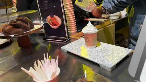 تجربة طعام عالمية  فى مهرجان للطعام فى حدائق إثراء الخارجية بالظهران، الشرقية ، المملكة العربية السعودية، يوم 28 من ديسمبر 2025 ، جلسات خارجية ممتعه، مطاعم دولية ومحلية ، أجواء عائلية وترفيهية