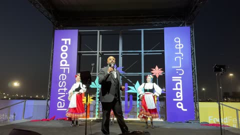 عروض فلكلورية وموسيقى حية فى مهرجان للطعام فى حدائق إثراء الخارجية بالظهران، الشرقية ، المملكة العربية السعودية، يوم 28 من ديسمبر 2025 ، جلسات خارجية ممتعه،  تجربة طعام عالمية ، مطاعم دولية ومحلية ، أجواء عائلية وترفيهية