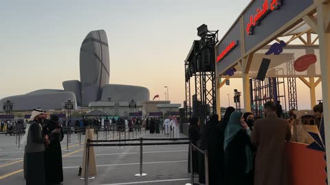 مطاعم دولية ومحلية فى مهرجان للطعام فى حدائق إثراء الخارجية بالظهران، الشرقية ، المملكة العربية السعودية، يوم 28 من ديسمبر 2025  ، جلسات خارجية ممتعه،  تجربة طعام عالمية ، أجواء عائلية وترفيهية