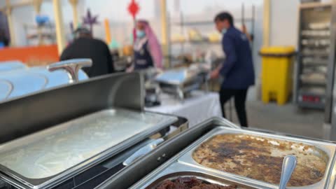 تجربة طعام عالمية فى مهرجان للطعام فى حدائق إثراء الخارجية بالظهران، الشرقية ، المملكة العربية السعودية، يوم 28 من ديسمبر 2025  ، جلسات خارجية ممتعه ،  مطاعم دولية ومحلية ،  أجواء عائلية وترفيهية