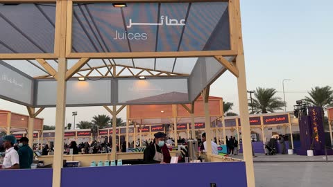 جلسات خارجية ممتعه ،تجربة طعام عالمية فى مهرجان للطعام فى حدائق إثراء الخارجية بالظهران، الشرقية ، المملكة العربية السعودية، يوم 28 من ديسمبر 2025  ،  مطاعم دولية ومحلية ،  أجواء عائلية وترفيهية