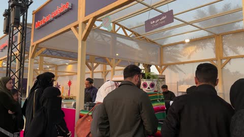 تنوع الاطباق فى المطاعم الدولية والمحلية فى مهرجان للطعام فى حدائق إثراء الخارجية بالظهران، الشرقية ، المملكة العربية السعودية، يوم 28 من ديسمبر 2025 ، جلسات خارجية ممتعه، تجربة طعام عالمية ، أجواء عائلية وترفيهية