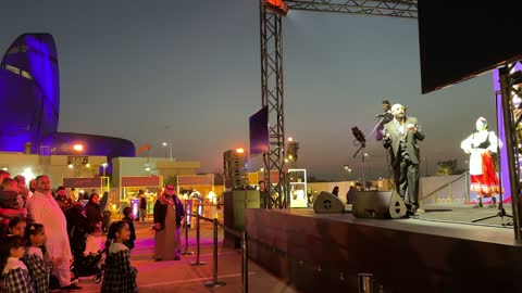 عرض غنائي ورقصة شعبية مكسيكية فى مهرجان للطعام فى حدائق إثراء الخارجية بالظهران، الشرقية ، المملكة العربية السعودية، يوم 28 من ديسمبر 2025 ، جلسات خارجية ممتعه،  تجربة طعام عالمية ، مطاعم دولية ومحلية ، أجواء عائلية وترفيهية