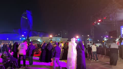 عرض غنائي ورقصة شعبية مكسيكية فى مهرجان للطعام فى حدائق إثراء الخارجية بالظهران، الشرقية ، المملكة العربية السعودية، يوم 28 من ديسمبر 2025 ، جلسات خارجية ممتعه،  تجربة طعام عالمية ، مطاعم دولية ومحلية ، أجواء عائلية وترفيهية