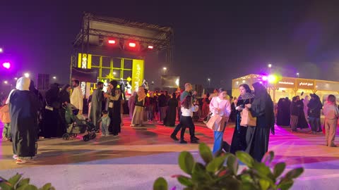 مهرجان للطعام فى حدائق إثراء الخارجية بالظهران، المنطقة الشرقية ، المملكة العربية السعودية، يوم 28 من ديسمبر 2025 ، جلسات خارجية ممتعه، مطاعم دولية ومحلية ،  تجربة طعام عالمية، أجواء عائلية وترفيهية