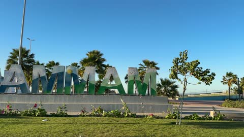The waterfront in Dammam, Eastern Province, Saudi Arabia, is a tourist and recreational landmark open to the Arabian Gulf, featuring a coastal promenade and outdoor seating, various recreational and sports activities, restaurants and cafes overlooking the sea, and a calm and unique family atmosphere.