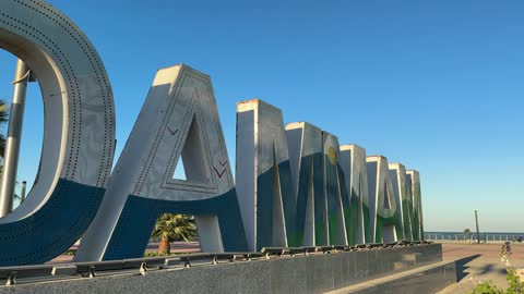 الواجهة البحرية بمدينة الدمام، المنطقة الشرقية، المملكة العربية السعودية، معلم سياحي وترفيهي مفتوح على الخليج العربي، ممشى ساحلي وجلسات خارجية، أنشطة ترفيهية ورياضية متنوعة، مطاعم ومقاهى مطلة على البحر، أجواء عائلية هادئة ومميزة.