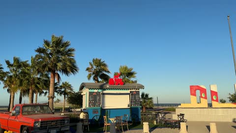 الواجهة البحرية بمدينة الدمام، المنطقة الشرقية، المملكة العربية السعودية، معلم سياحي وترفيهي مفتوح على الخليج العربي، ممشى ساحلي وجلسات خارجية، أنشطة ترفيهية ورياضية متنوعة، مطاعم ومقاهى مطلة على البحر، أجواء عائلية هادئة ومميزة.