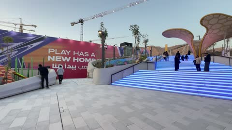 أحد أبرز مشاريع الترفيه ضمن رؤية السعودية 2030، مدينة القدية 6 فلاجز، المملكة العربية السعودية، يوم 1 من يناير 2026  ، مرافق حديثة وتجارب استثنائية، أجواء احتفالية للعائلات والشباب،  ألعاب ومغامرات مثيرة ، وجهة ترفيهية عالمية جديدة