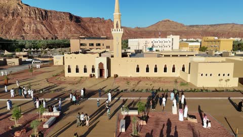 Islamic architectural engineering art, a famous tourist area, mountains and rock formations, a place for worship and getting closer to God Almighty, drone photography of an Islamic mosque in Al-Ula Governorate in the Kingdom of Saudi Arabia, trees and green plants.