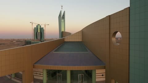 مركز لعلم الدين الاسلامي، أكبر قبة في الشرك الاوسط، تحفة معمارية حديثة تقع في قلب المدينة الجامعية بتبوك، تصوير درون لجامع جامعة تبوك، المزج بين فن العمارة الحديثة والحضارة الإسلامية