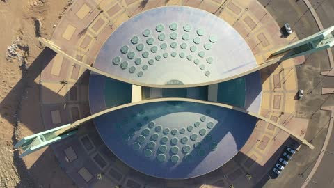 مركز لعلم الدين الاسلامي، أكبر قبة في الشرك الاوسط، تحفة معمارية حديثة تقع في قلب المدينة الجامعية بتبوك، تصوير درون لجامع جامعة تبوك، المزج بين فن العمارة الحديثة والحضارة الإسلامية