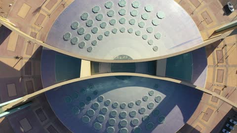 مركز لعلم الدين الاسلامي، أكبر قبة في الشرك الاوسط، تحفة معمارية حديثة تقع في قلب المدينة الجامعية بتبوك، تصوير درون لجامع جامعة تبوك، المزج بين فن العمارة الحديثة والحضارة الإسلامية