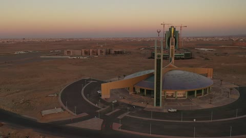 أكبر قبة في الشرك الاوسط، تحفة معمارية حديثة تقع في قلب المدينة الجامعية بتبوك، تصوير درون لجامع جامعة تبوك، المزج بين فن العمارة الحديثة والحضارة الإسلامية، مركز لعلم الدين الاسلامي