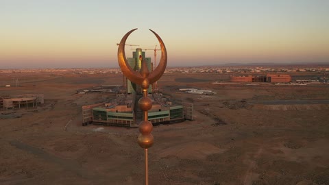 مركز لعلم الدين الاسلامي، أكبر قبة في الشرك الاوسط، تحفة معمارية حديثة تقع في قلب المدينة الجامعية بتبوك، تصوير درون لجامع جامعة تبوك، المزج بين فن العمارة الحديثة والحضارة الإسلامية