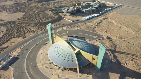 أكبر قبة في الشرك الاوسط، تحفة معمارية حديثة تقع في قلب المدينة الجامعية بتبوك، تصوير درون لجامع جامعة تبوك، المزج بين فن العمارة الحديثة والحضارة الإسلامية، مركز لعلم الدين الاسلامي