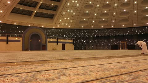 تقديم دروس ومحاضرات دينية، المزج بين فن العمارة الحديثة والحضارة الإسلامية، مكان لأداء طلاب الجامعة العبادة والتقرب الى الله، مركز لعلم الدين الاسلامي، تحفة معمارية حديثة في قلب المدينة الجامعية بتبوك، الاضاءة و الديكور الداخلي على الطراز الحديث لجامع جامعة تبوك