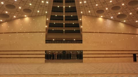 تقديم دروس ومحاضرات دينية، المزج بين فن العمارة الحديثة والحضارة الإسلامية، مكان لأداء طلاب الجامعة العبادة والتقرب الى الله، مركز لعلم الدين الاسلامي، تحفة معمارية حديثة في قلب المدينة الجامعية بتبوك، الاضاءة و الديكور الداخلي على الطراز الحديث لجامع جامعة تبوك