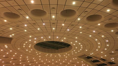 تقديم دروس ومحاضرات دينية، المزج بين فن العمارة الحديثة والحضارة الإسلامية، مكان لأداء طلاب الجامعة العبادة والتقرب الى الله، مركز لعلم الدين الاسلامي، تحفة معمارية حديثة في قلب المدينة الجامعية بتبوك، الاضاءة و الديكور الداخلي على الطراز الحديث لجامع جامعة تبوك