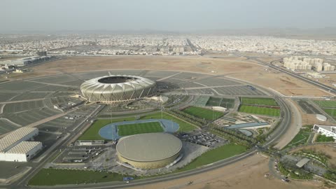 الاهتمام بالرياضة والنشاط الترفيهي المسلي, تصوير درون لملعب الجوهرة في مدينة الملك عبدالله الرياضية في جدة, وجهة رياضية عالمية لاستضافة كأس العالم، الفن الهندسي المعماري على الطراز الحديث