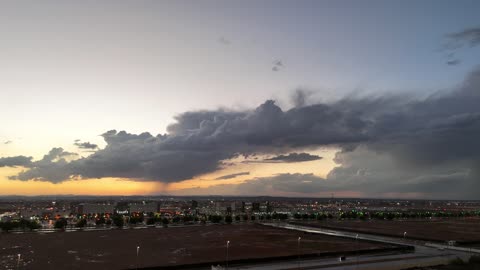 انخفاض درجات الحرارة في المرتفعات،  تجمع مياه الأمطار وسط المنطقة, منخفض جوي، امطار شتوية، أماكن ومناطق السياحة في المملكه العربية السعودية، تصوير درون للسيل في مدينة تبوك ,معالم سياحية مشهورة