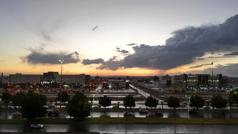 الأجواء الممطرة والباردة خلال فصل الشتاء، منخفض جوي، امطار شتوية، أماكن ومناطق السياحة في المملكه العربية السعودية، تصوير درون للسيل في مدينة تبوك , تجمع مياه الأمطار وسط المنطقة, معالم سياحية مشهورة