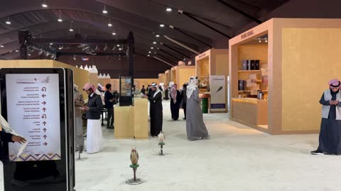مشاركة واسعة من الصقارين فى مهرجان الملك عبدالعزيز للصقور – الرياض، المملكة العربية السعودية يوم 4 من يناير 2026 ، أجواء تراثية تجمع الأصالة والهوية، عروض ومنافسات للصقور،  فعالية تراثية وطنية تعكس ثقافة الصقارة السعودية،أحد أبرز المهرجانات الثقافية في المملكة