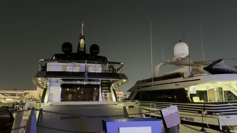 Modern yacht marinas and advanced marine services, the yacht club in Jeddah, Saudi Arabia, upscale tourism and entertainment facilities, a coastal marine destination on the Red Sea coast, restaurants and cafes overlooking the marina, contemporary architectural design, luxurious atmosphere combining entertainment and relaxation.