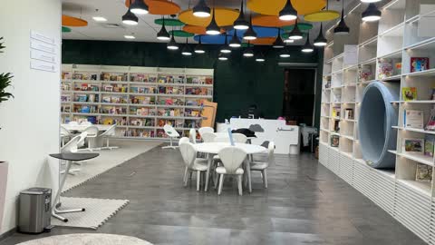 مساحات للمعارض وورش العمل فى بيت الثقافة فى الدمام بالمنطقة الشرقية، المملكة العربية السعودية، مكتبة الدمام العامة  ، معلم ثقافي ومعرفي يعزز الإبداع والفنون، فعاليات ثقافية ومجتمعية متنوعة، أنشطة تعليمية وتفاعلية لجميع الفئات، بيئة ملهمة تجمع الثقافة والمعرفة والفن.