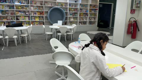 مساحات للمعارض وورش العمل فى بيت الثقافة فى الدمام بالمنطقة الشرقية، المملكة العربية السعودية، مكتبة الدمام العامة  ، معلم ثقافي ومعرفي يعزز الإبداع والفنون، فعاليات ثقافية ومجتمعية متنوعة، أنشطة تعليمية وتفاعلية لجميع الفئات، بيئة ملهمة تجمع الثقافة والمعرفة والفن.