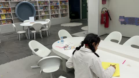 مساحات للمعارض وورش العمل فى بيت الثقافة فى الدمام بالمنطقة الشرقية، المملكة العربية السعودية، مكتبة الدمام العامة  ، معلم ثقافي ومعرفي يعزز الإبداع والفنون، فعاليات ثقافية ومجتمعية متنوعة، أنشطة تعليمية وتفاعلية لجميع الفئات، بيئة ملهمة تجمع الثقافة والمعرفة والفن.