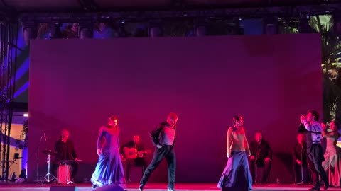 رقصة السيفيانا فى فعالية الحي الإسباني في مركز الملك عبدالعزيز الثقافي العالمي "إثراء" بمدينة الظهران في المنطقة الشرقية، المملكة العربية السعودية، يوم 12 من يناير 2026، تجربة ثقافية وترفيهية متكاملة مستوحاة من الطابع الإسباني، رقصات فلامنكو وفعاليات تفاعلية، أجواء احتفالية نابضة بالحياة