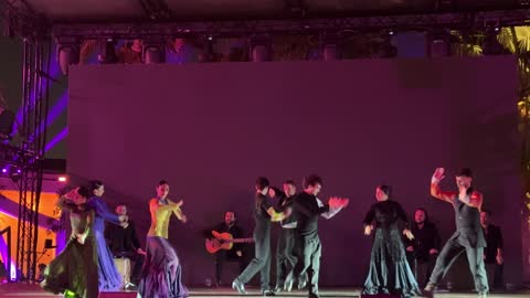 رقصة السيفيانا فى فعالية الحي الإسباني في مركز الملك عبدالعزيز الثقافي العالمي "إثراء" بمدينة الظهران في المنطقة الشرقية، المملكة العربية السعودية، يوم 12 من يناير 2026، تجربة ثقافية وترفيهية متكاملة مستوحاة من الطابع الإسباني، رقصات فلامنكو وفعاليات تفاعلية، أجواء احتفالية نابضة بالحياة