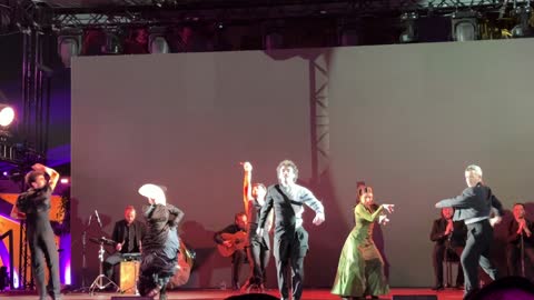 أجواء احتفالية نابضة بالحياة، رقصة شعبية إسبانية  فى فعالية الحي الإسباني في مركز الملك عبدالعزيز الثقافي العالمي "إثراء" بمدينة الظهران في المنطقة الشرقية، المملكة العربية السعودية، يوم 12 من يناير 2026، تجربة ثقافية وترفيهية متكاملة مستوحاة من الطابع الإسباني، رقصات فلامنكو وفعاليات تفاعلية