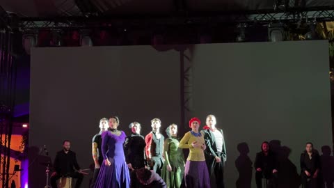 أجواء احتفالية نابضة بالحياة، رقصة شعبية إسبانية  فى فعالية الحي الإسباني في مركز الملك عبدالعزيز الثقافي العالمي "إثراء" بمدينة الظهران في المنطقة الشرقية، المملكة العربية السعودية، يوم 12 من يناير 2026، تجربة ثقافية وترفيهية متكاملة مستوحاة من الطابع الإسباني، رقصات فلامنكو وفعاليات تفاعلية