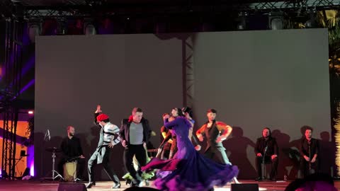 أجواء احتفالية نابضة بالحياة، رقصة شعبية إسبانية  فى فعالية الحي الإسباني في مركز الملك عبدالعزيز الثقافي العالمي "إثراء" بمدينة الظهران في المنطقة الشرقية، المملكة العربية السعودية، يوم 12 من يناير 2026، تجربة ثقافية وترفيهية متكاملة مستوحاة من الطابع الإسباني، رقصات فلامنكو وفعاليات تفاعلية